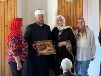 uru-enje-poklona-i-zahvalnice-reisu-fejzi-u
